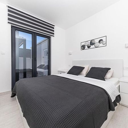 Luxury Apartment Pia With Swimming Pool And Grill トロギール エクステリア 写真