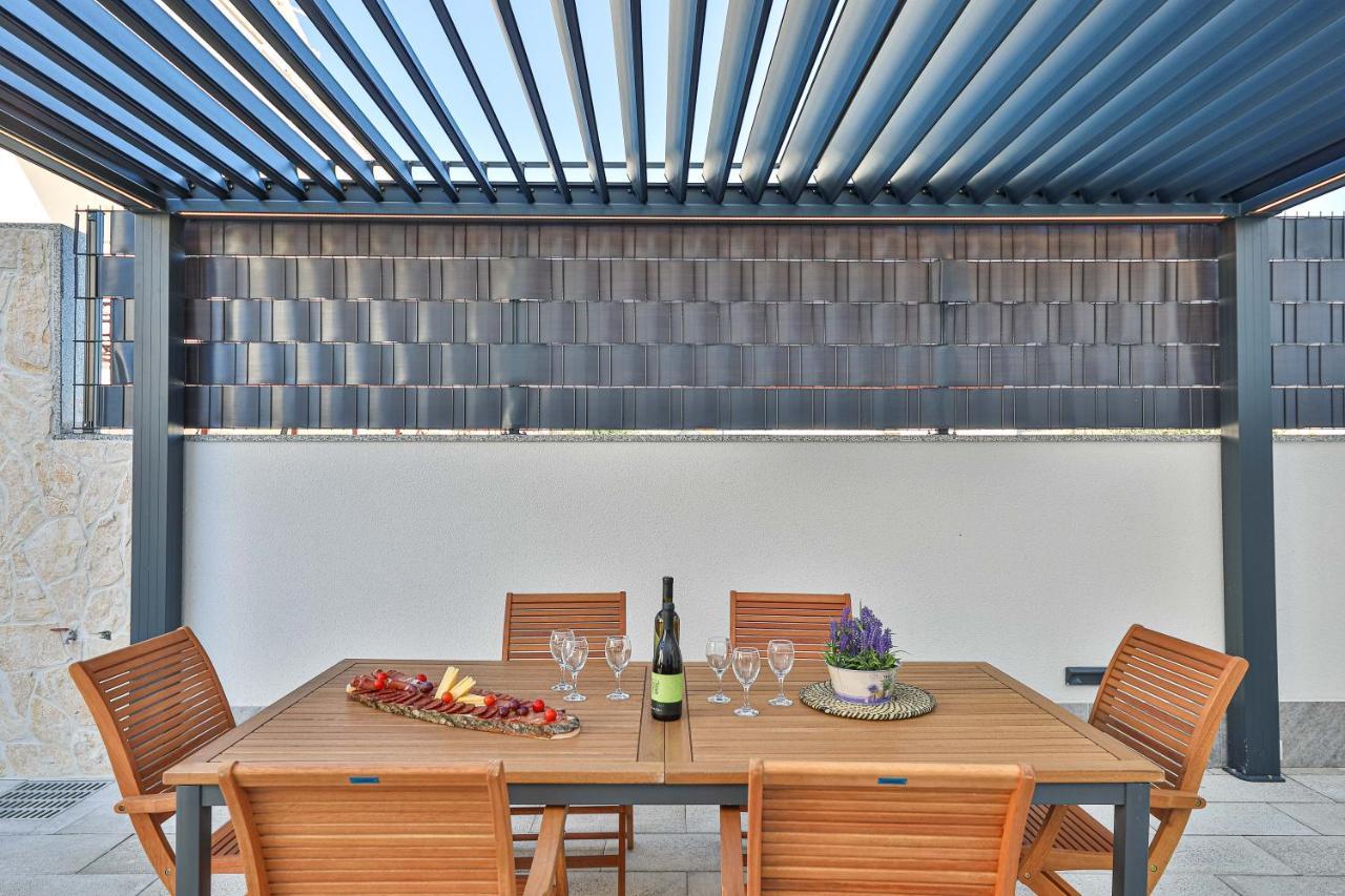 Luxury Apartment Pia With Swimming Pool And Grill トロギール エクステリア 写真