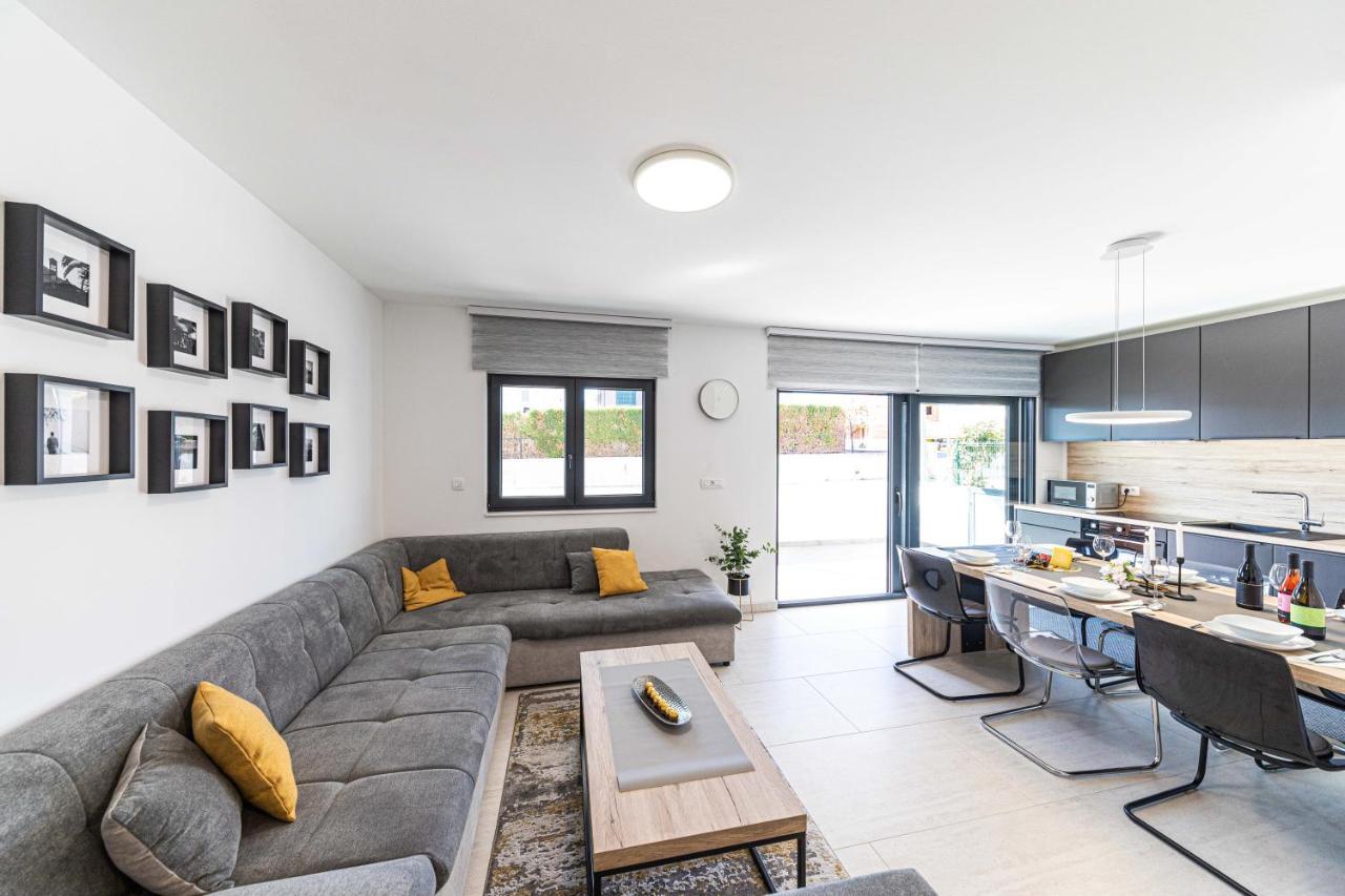 Luxury Apartment Pia With Swimming Pool And Grill トロギール エクステリア 写真