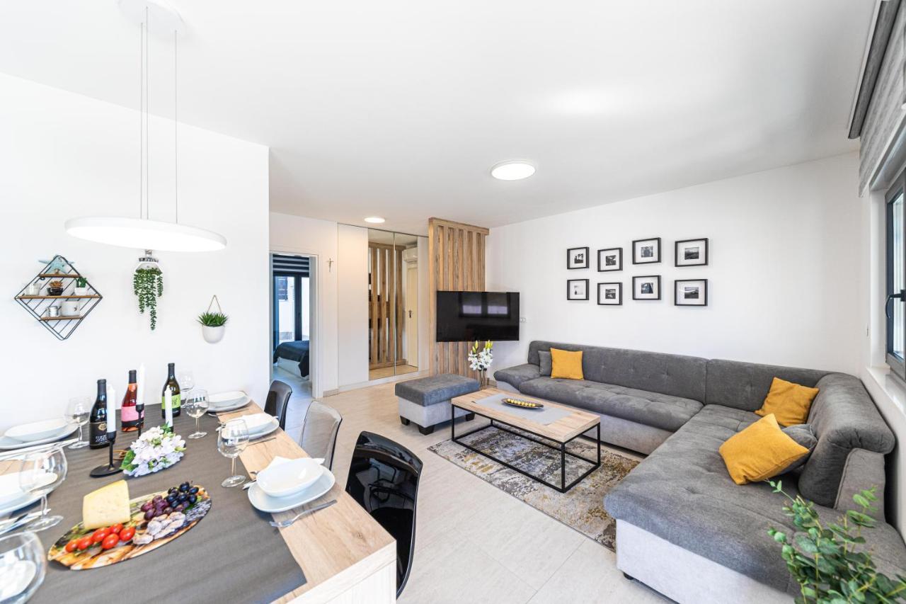 Luxury Apartment Pia With Swimming Pool And Grill トロギール エクステリア 写真