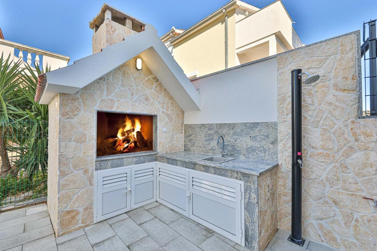 Luxury Apartment Pia With Swimming Pool And Grill トロギール エクステリア 写真