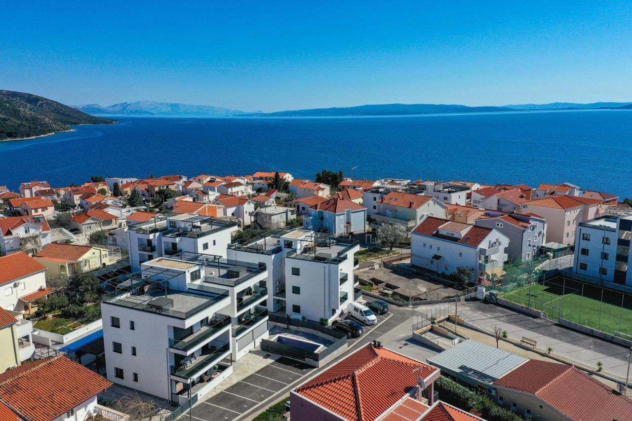 Luxury Apartment Pia With Swimming Pool And Grill トロギール エクステリア 写真