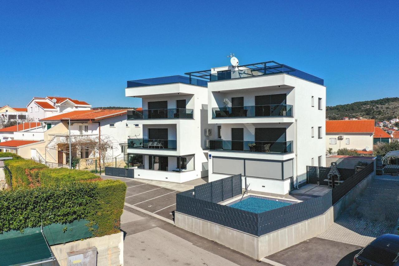 Luxury Apartment Pia With Swimming Pool And Grill トロギール エクステリア 写真