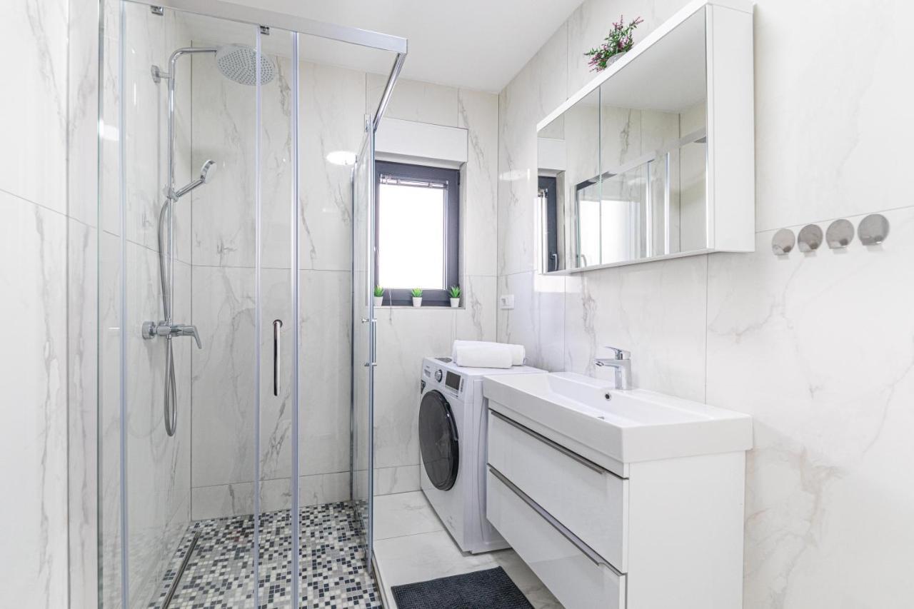 Luxury Apartment Pia With Swimming Pool And Grill トロギール エクステリア 写真